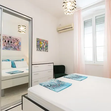 Appartement Cinema Close To Port