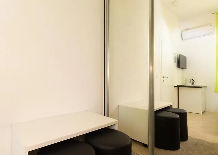 Cinema Close To Port Dubrovník