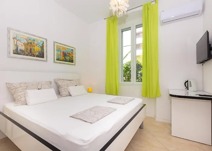 Cinema Close To Port Apartament