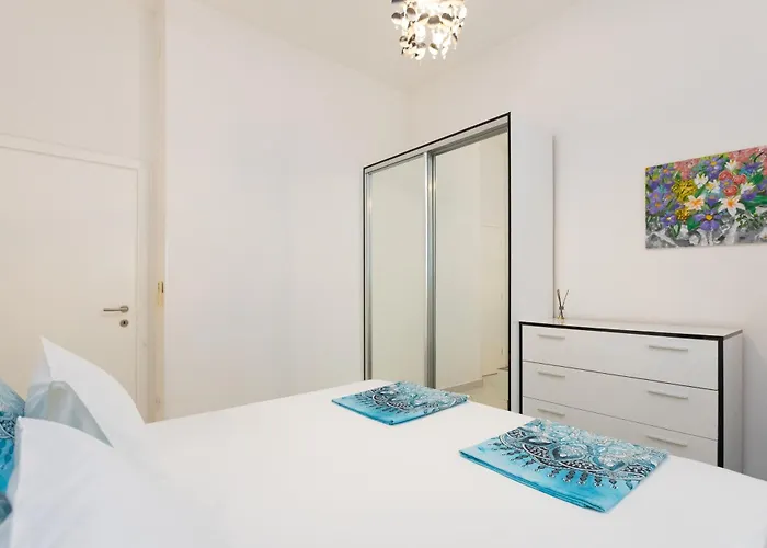 Cinema Close To Port *