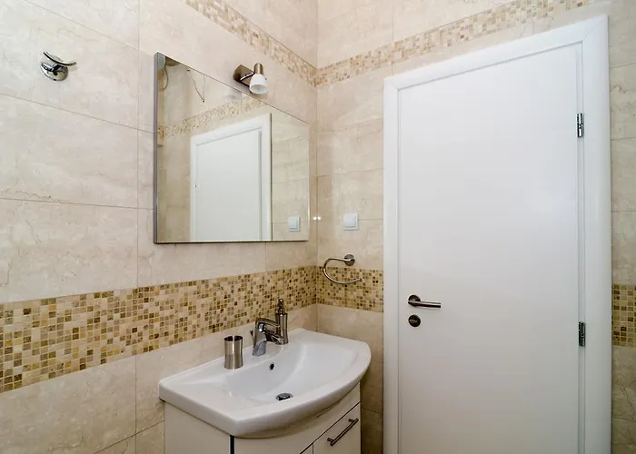 Cinema Close To Port Apartament Dubrownik