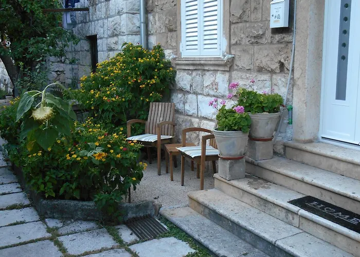 Cinema Close To Port *