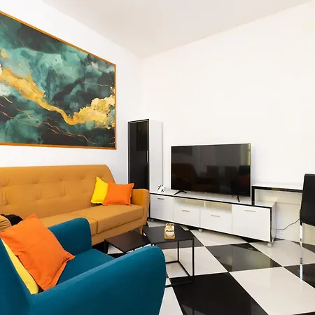 Cinema Close To Port *