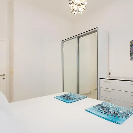 Cinema Close To Port *